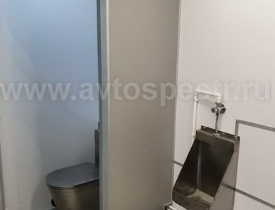 Мобильный санитарно-туалетный комплекс на базе полуприцепа